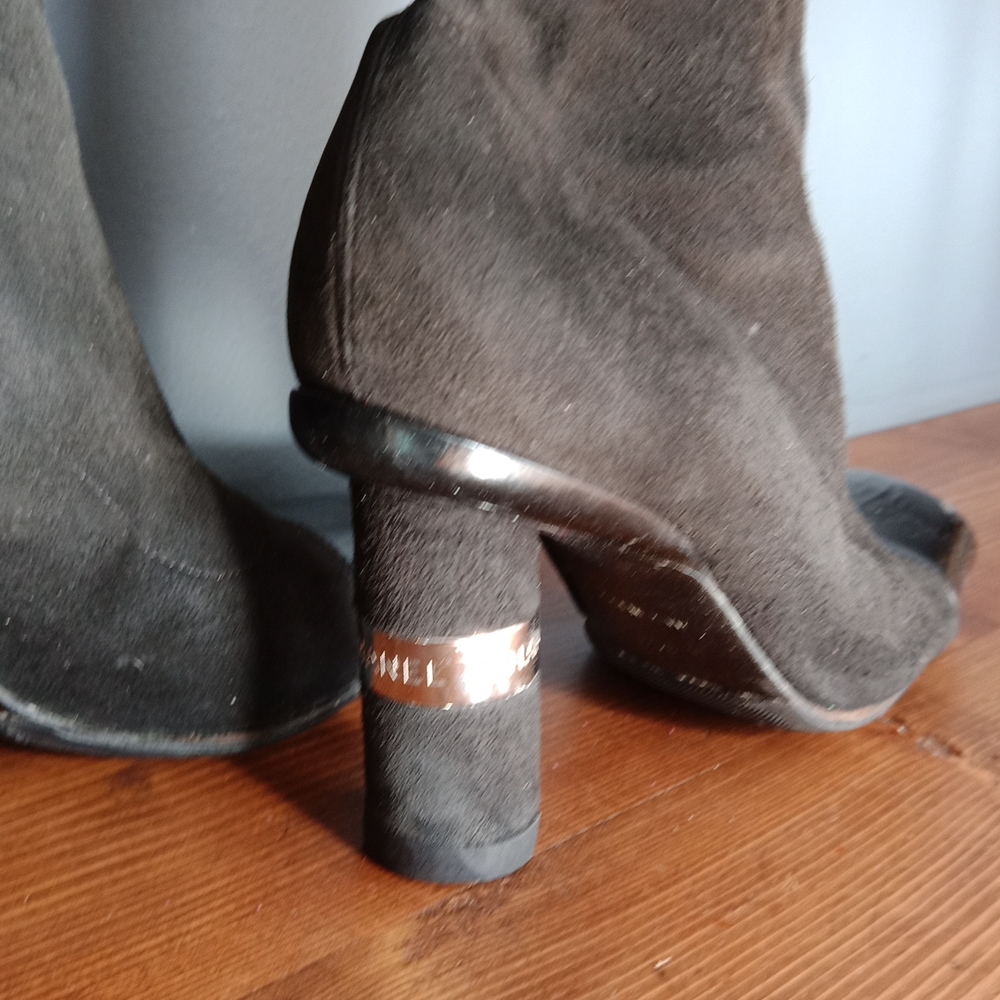 CHANEL suede long boots - Picture 2 of 16